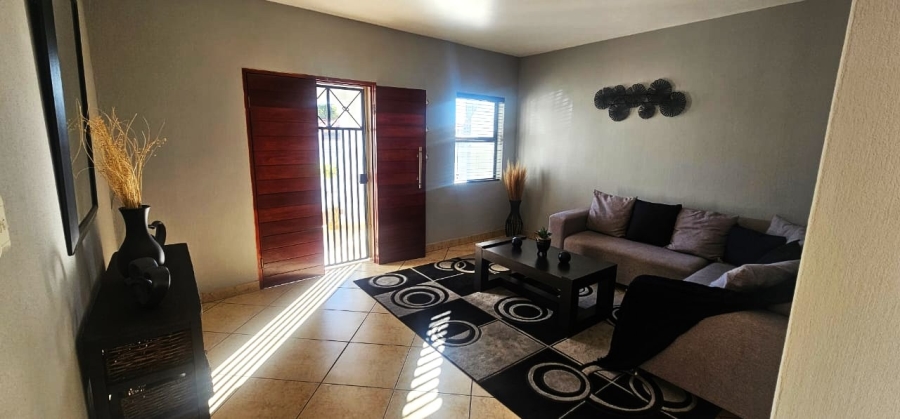 To Let 4 Bedroom Property for Rent in Safari Gardens North West